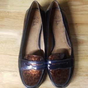 Size 11 life stride century loafers